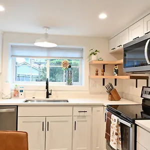  Holiday home Modern And Warm House United States